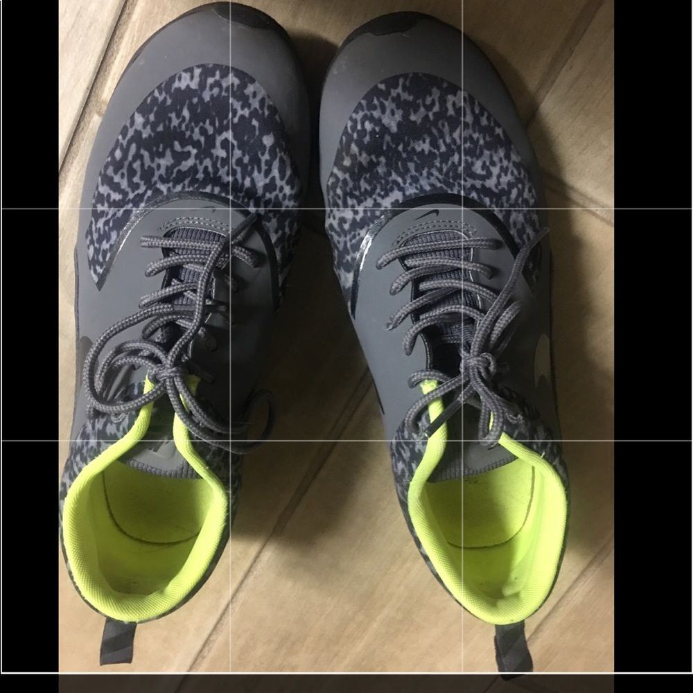 Woman’s Nike tennis shoes 9.5 like new